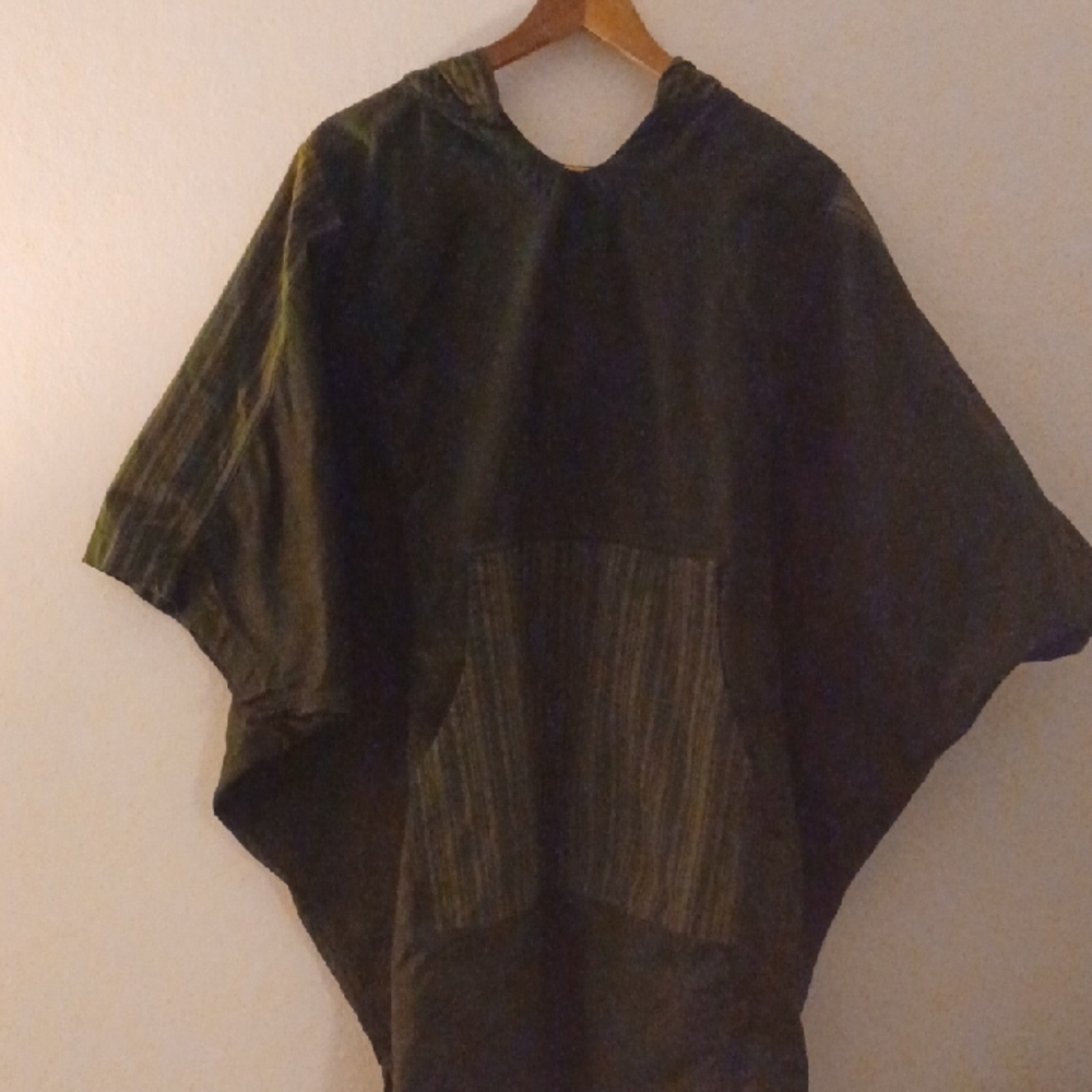 Green Surf Poncho for Versatile Style